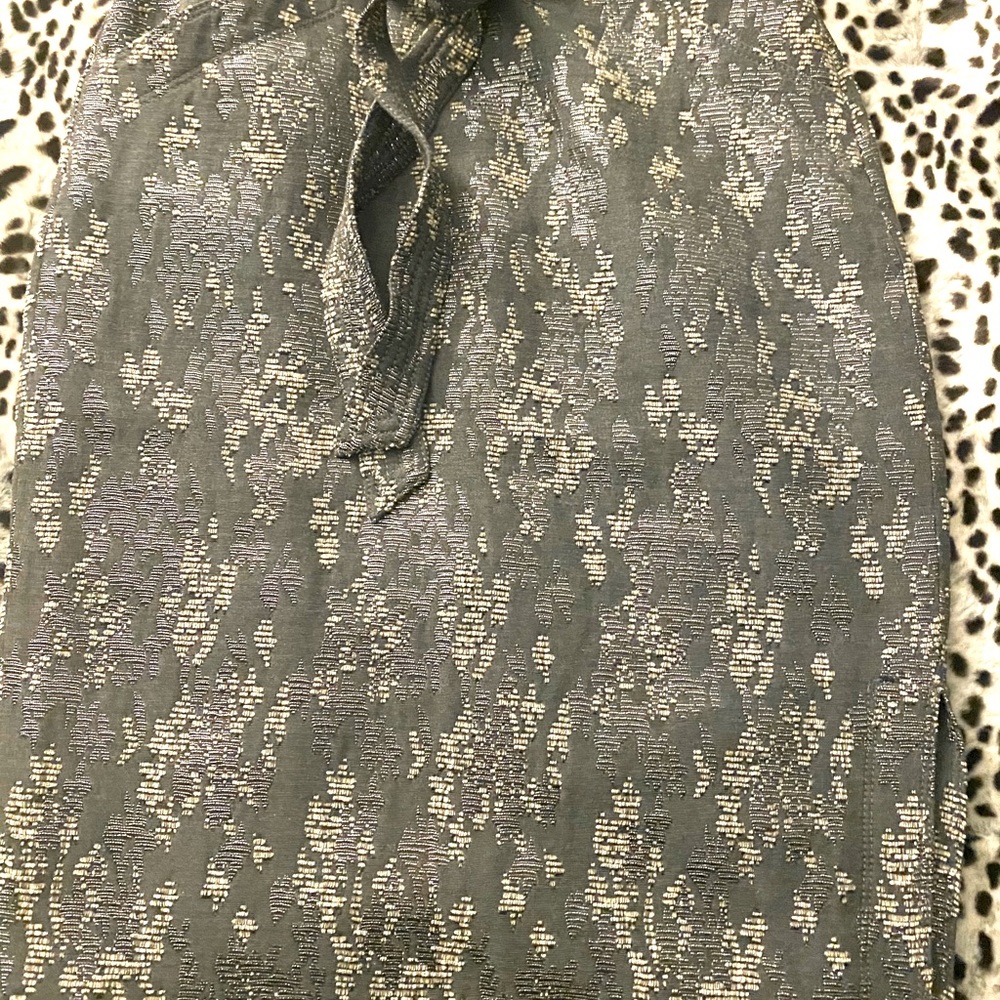 Banana Republic Skirt w/ Embroidered Design - Sz 4
